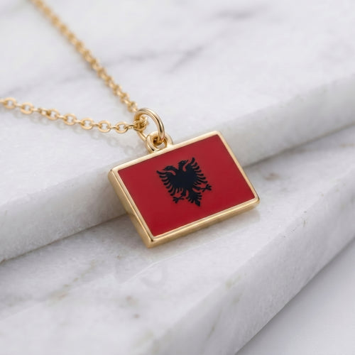 Albánia zászló charm · Arany