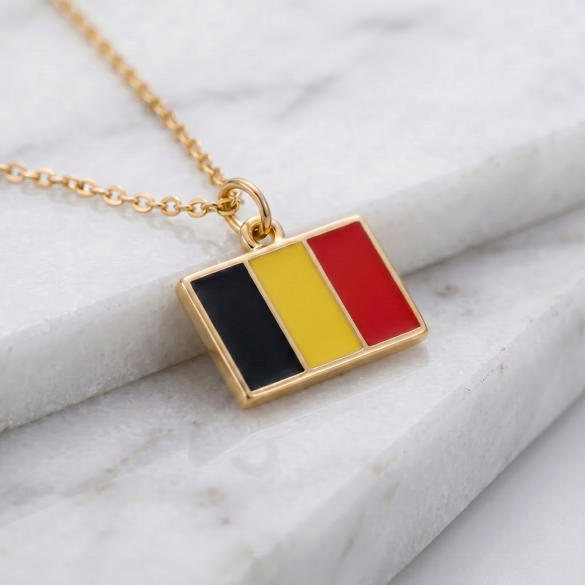 Belgium zászló charm · Arany