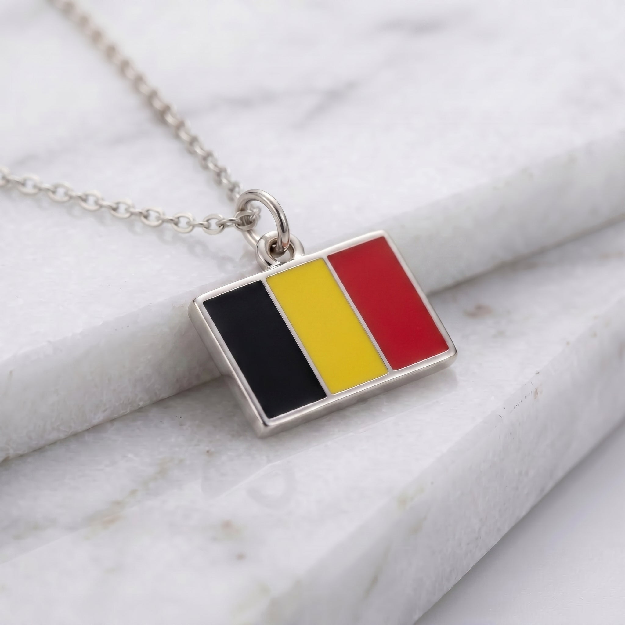 Belgium zászló charm · Ezüst