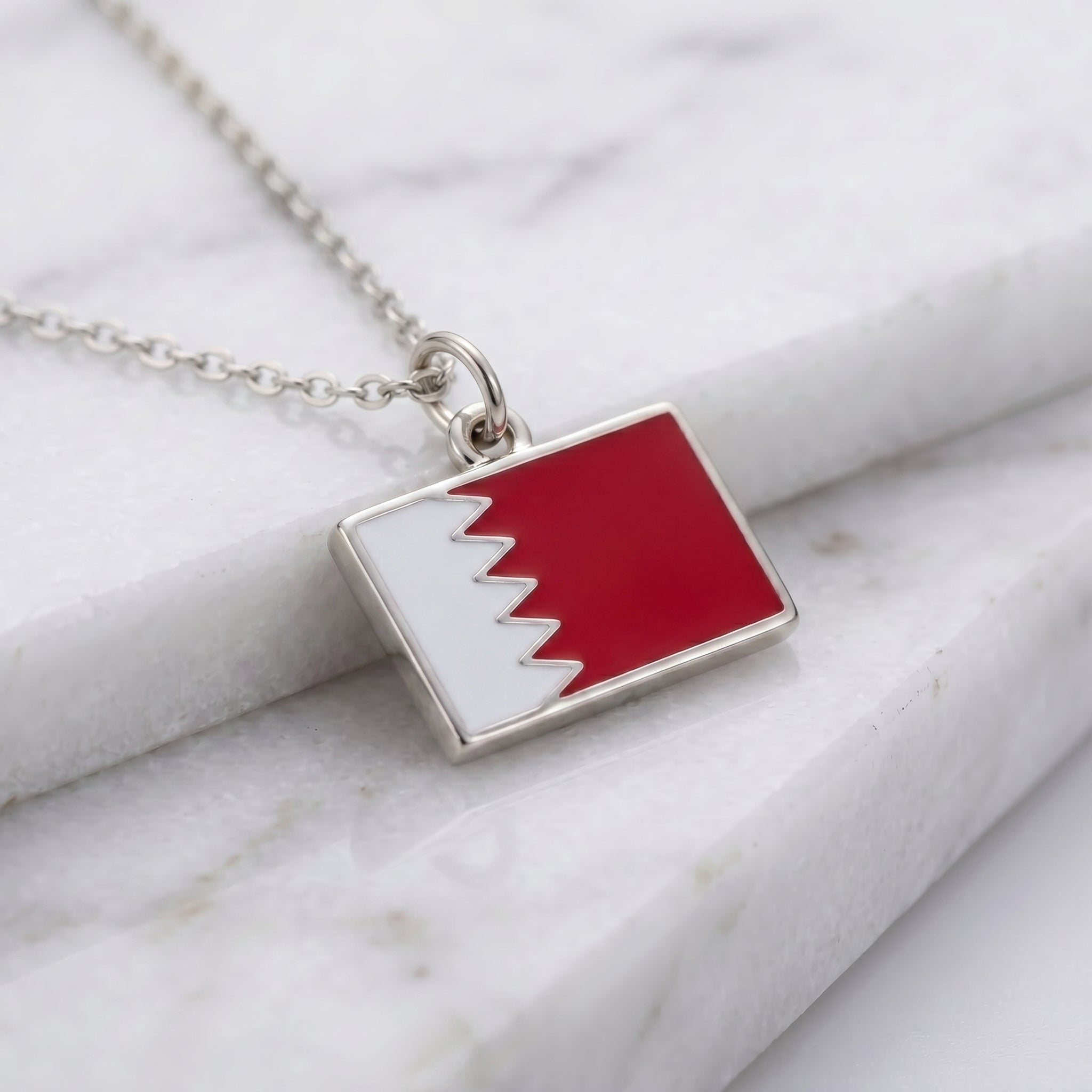 Bahrein zászló charm · Ezüst