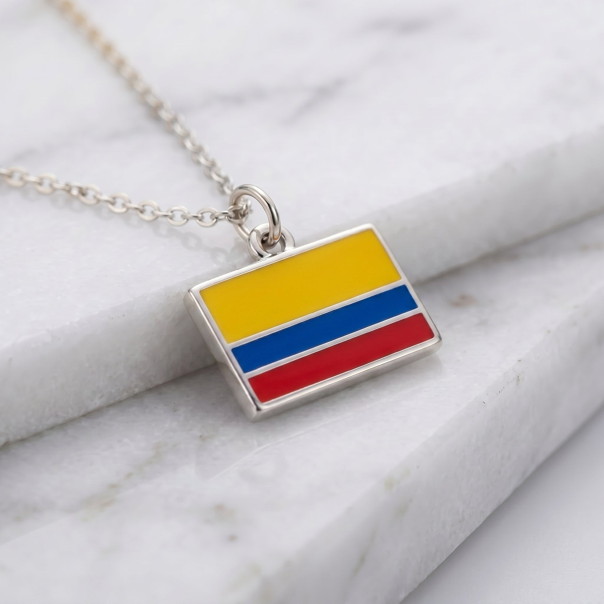 Kolumbia zászló charm · Ezüst