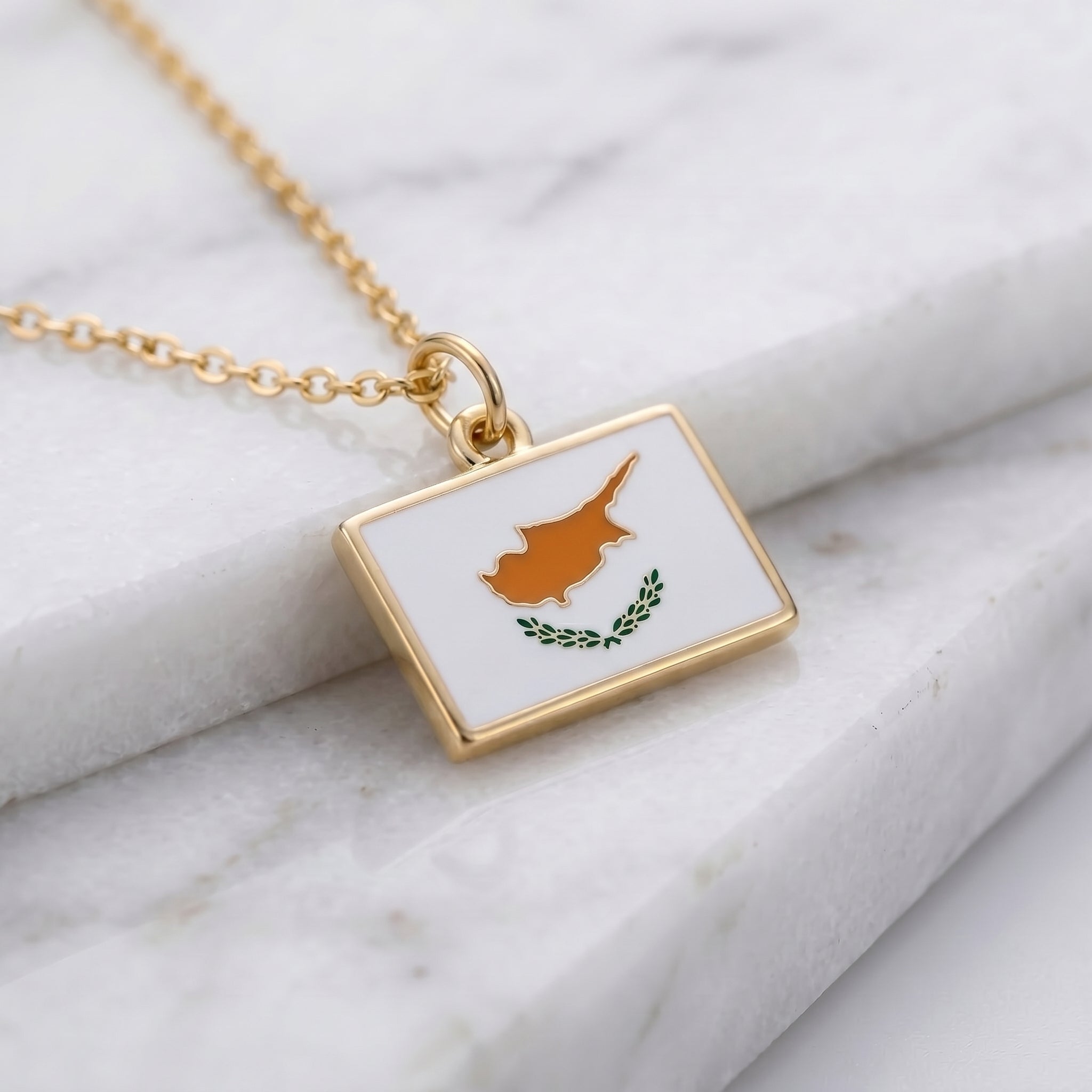Ciprus zászló charm · Arany