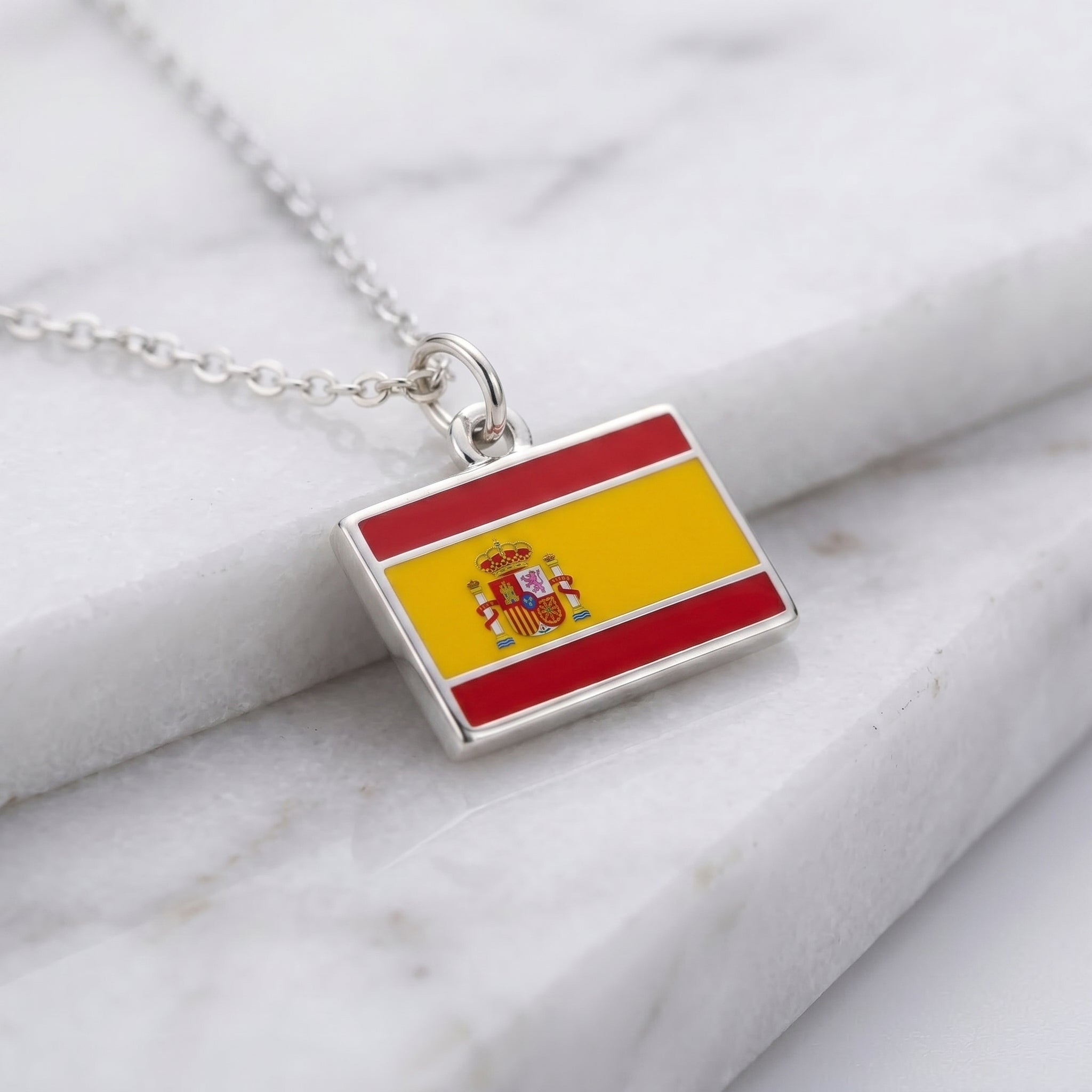 Spanyolország zászló charm · Ezüst