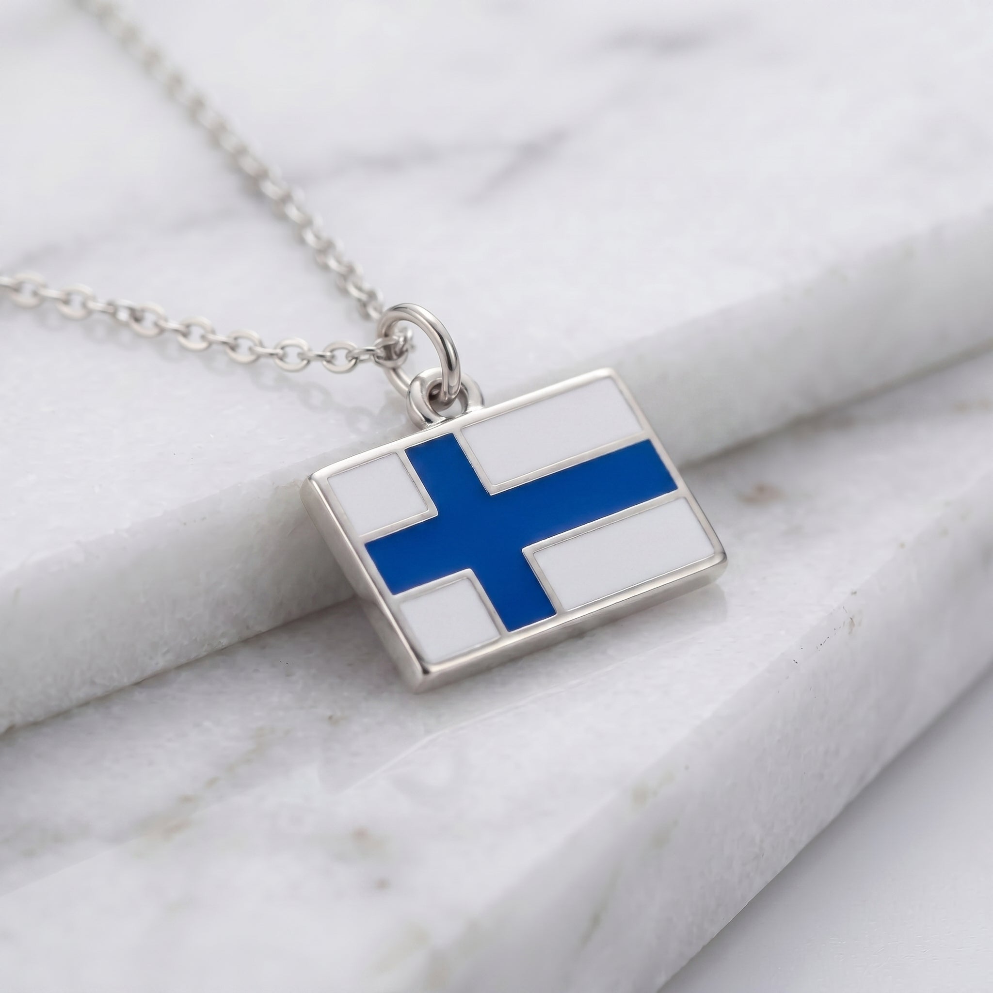 Finnország zászló charm · Ezüst