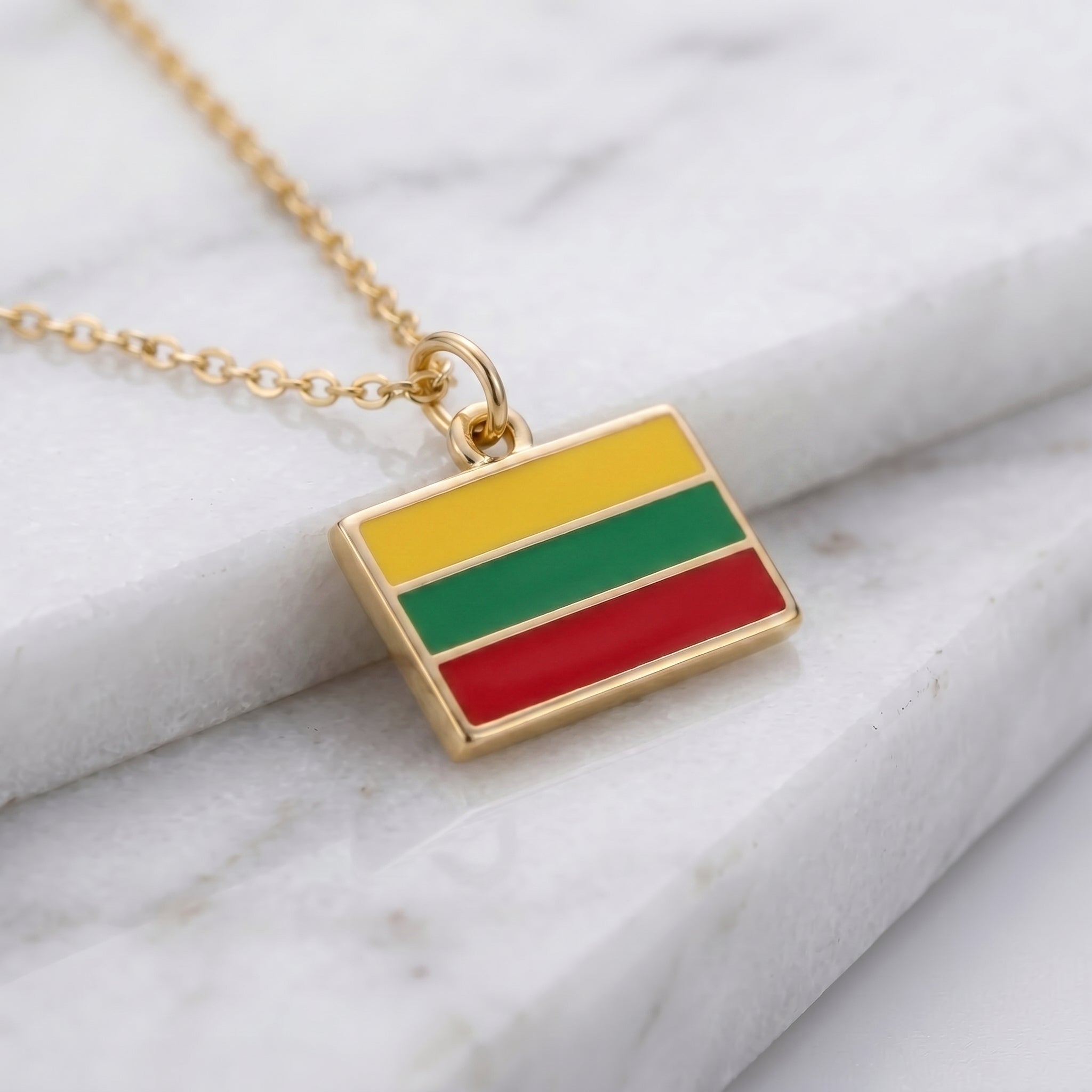 Litvánia zászló charm · Arany
