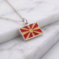 Észak-Macedónia zászló charm · Ezüst