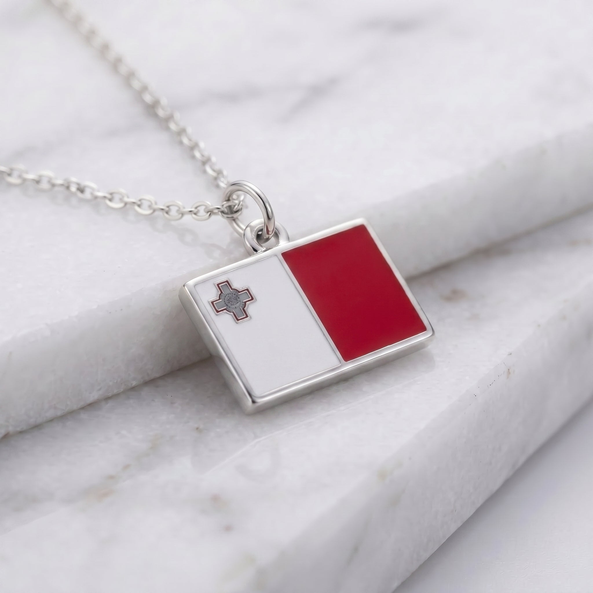 Málta zászló charm · Ezüst