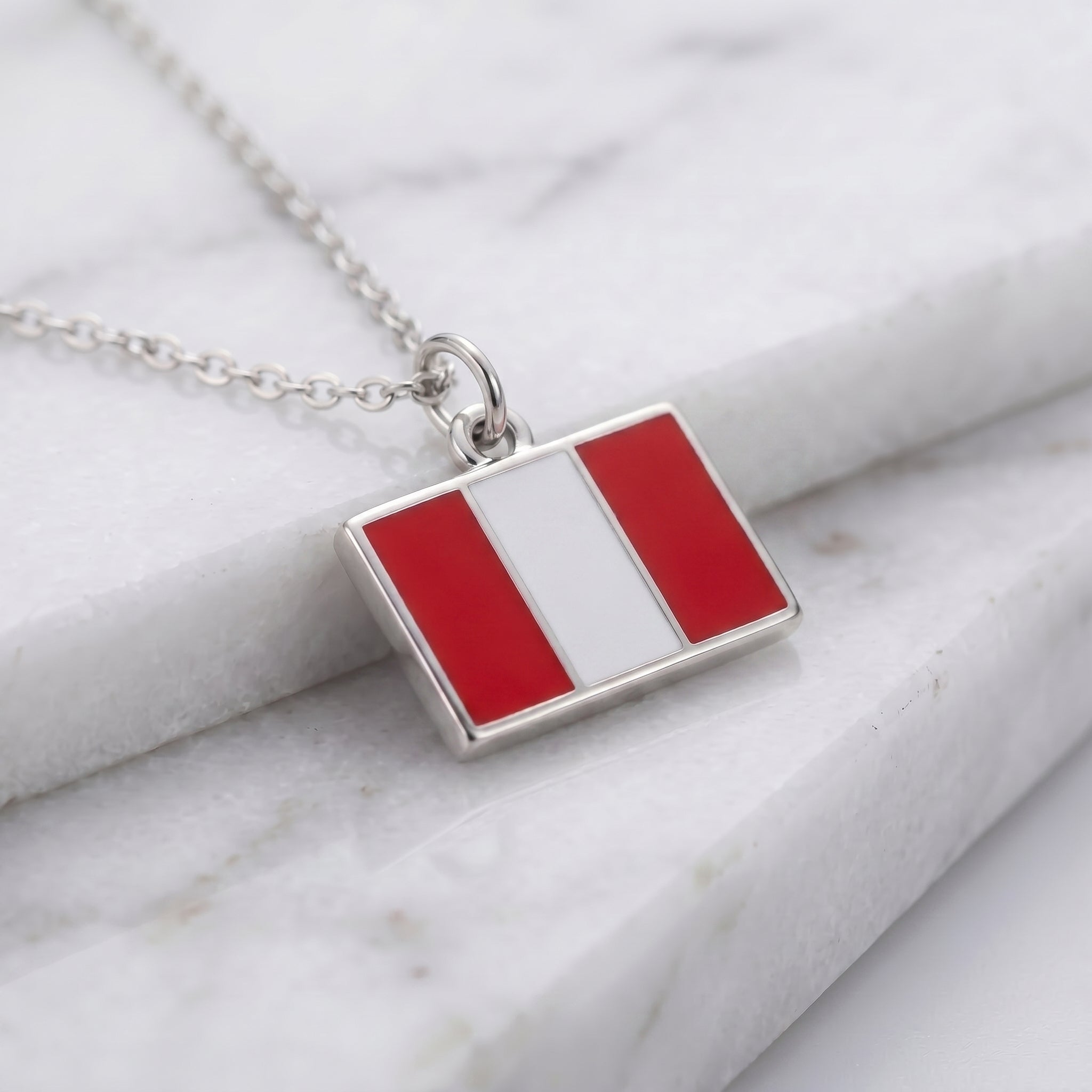 Peru zászló charm · Ezüst