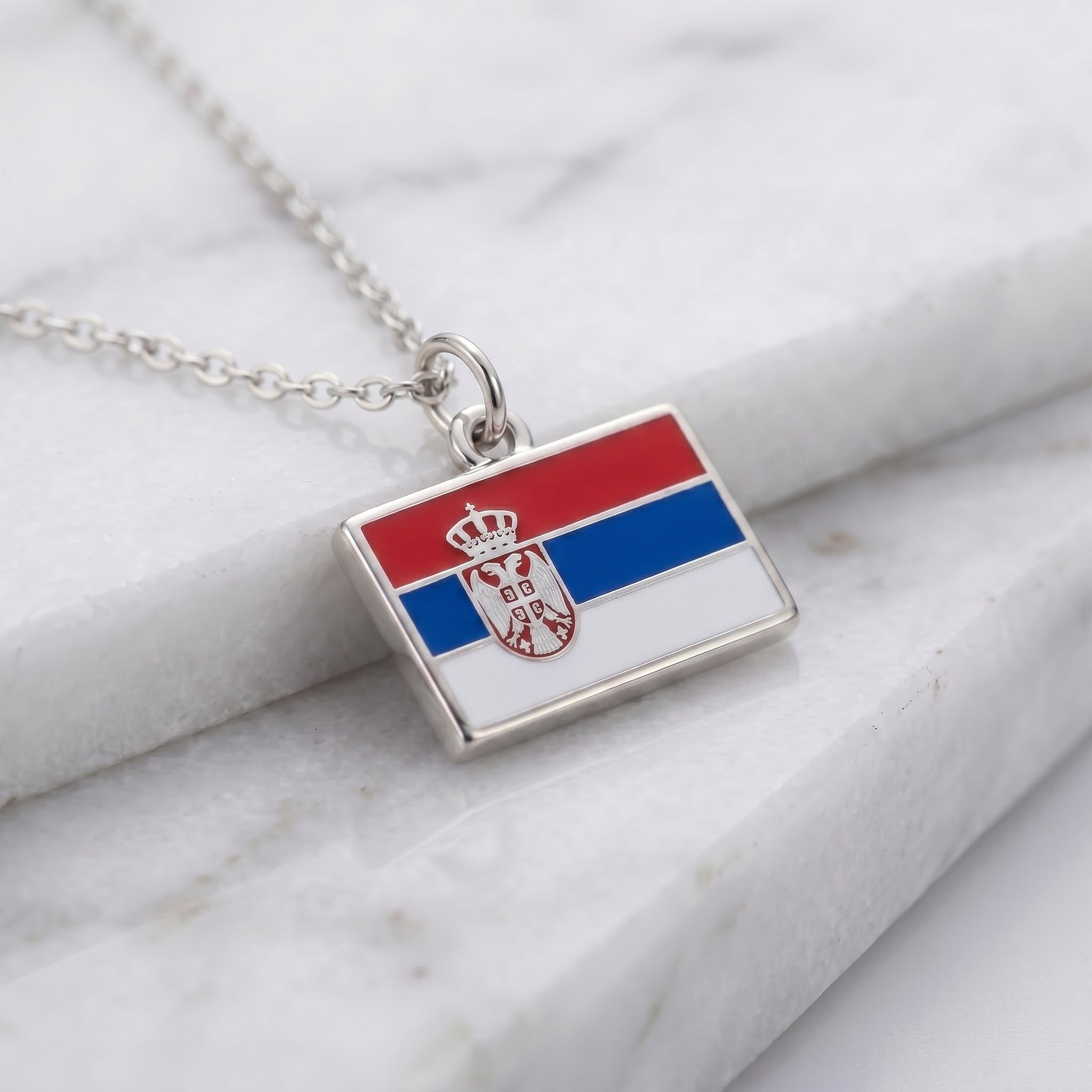 Szerbia zászló charm · Ezüst